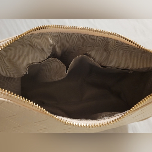 ❗️3 For $12❗️White Faux Leather Shoulder Bag - Picture 5 of 6